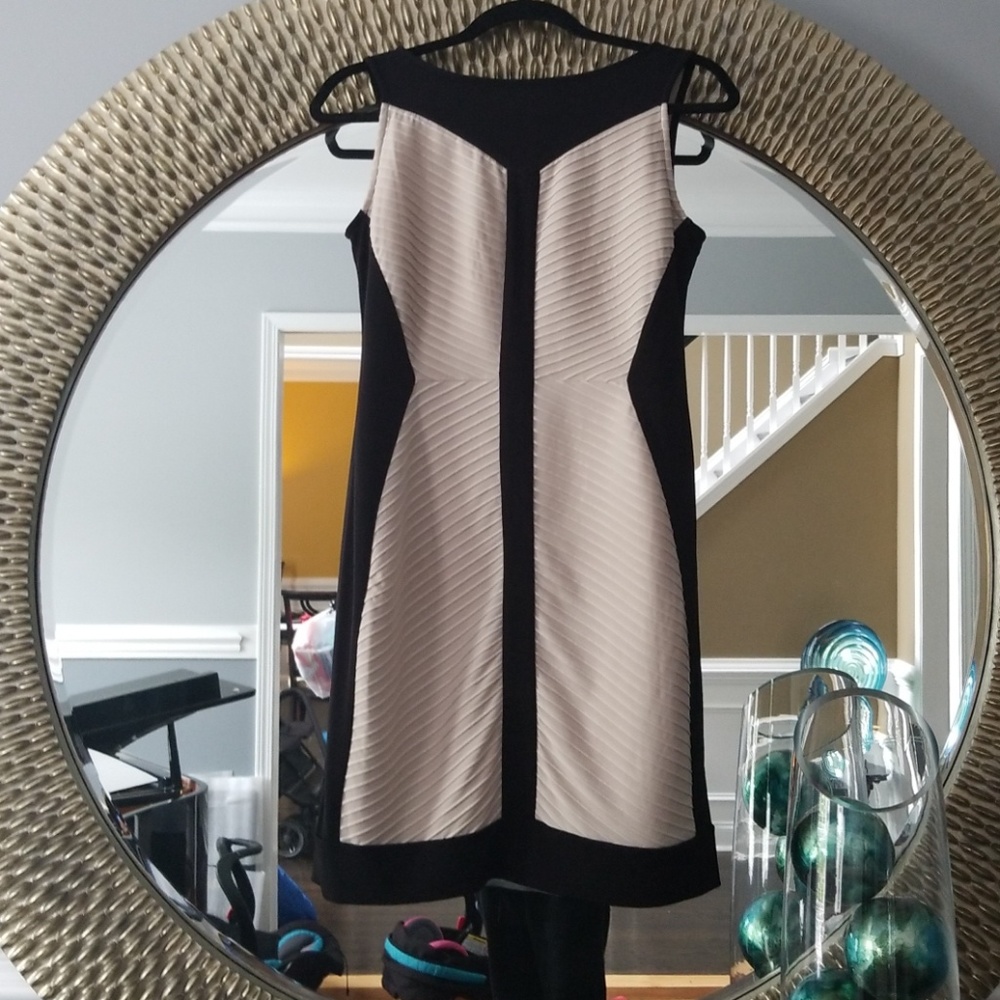Collection Dressbarn Black and Beige Sleeveless.
